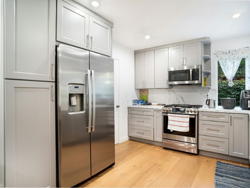 Kitchen Galley electric appliances 19